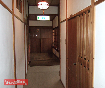 別所温泉 花屋 本館廊下の写真