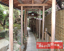 別所温泉　花屋　露天風呂へ続く小道の写真